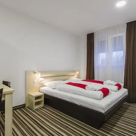 Pensión Parkcity 3*