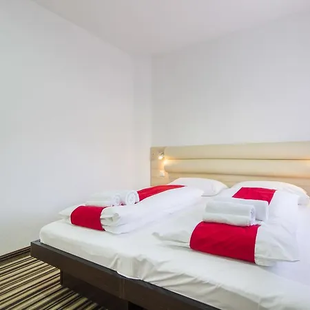 Pensión Parkcity 3*